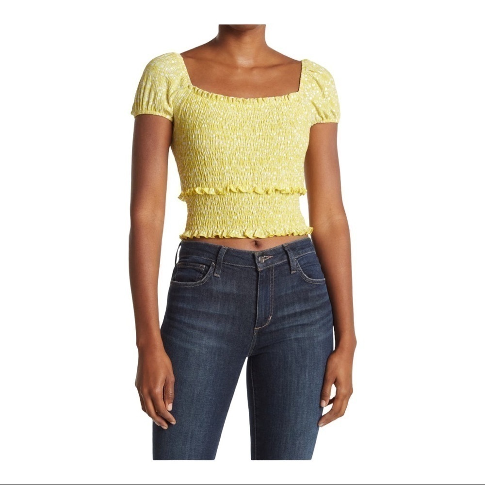 𝅺♥️lush♥️Yellow printed Smocked Crop Top Size (Small)